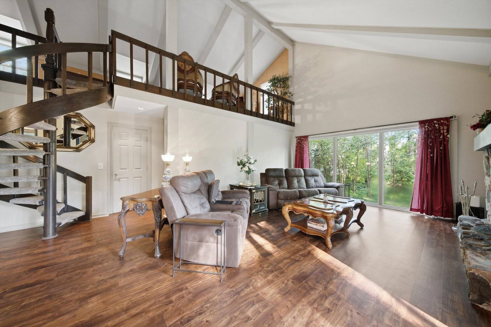1 Court Of Bucks County, Lincolnshire, IL 60069