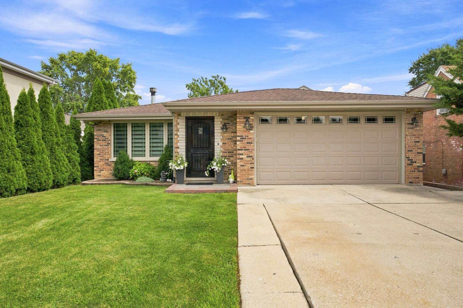 9307 S 81st CT, Hickory Hills, IL 60457