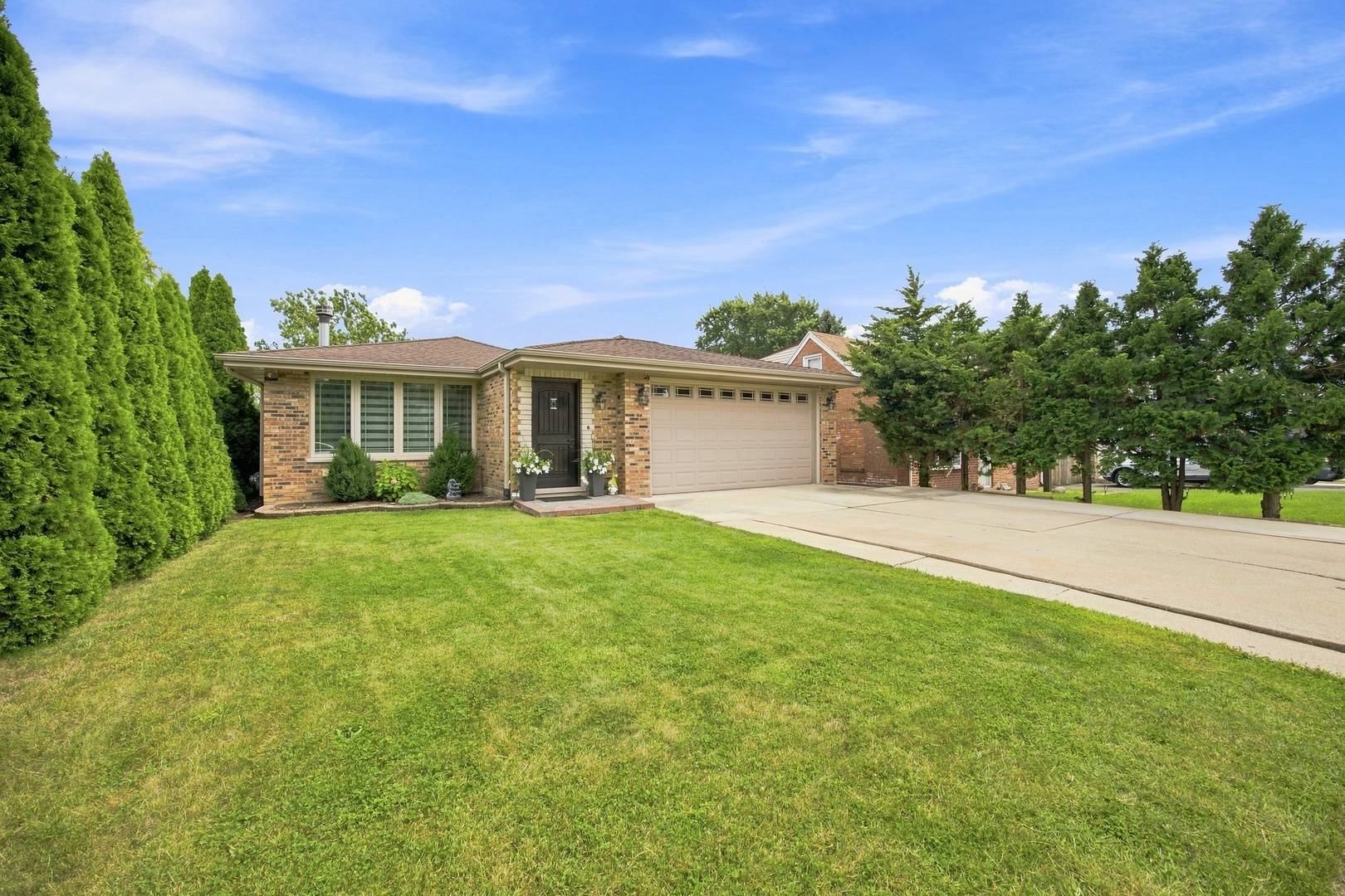 9307 S 81st CT, Hickory Hills, IL 60457
