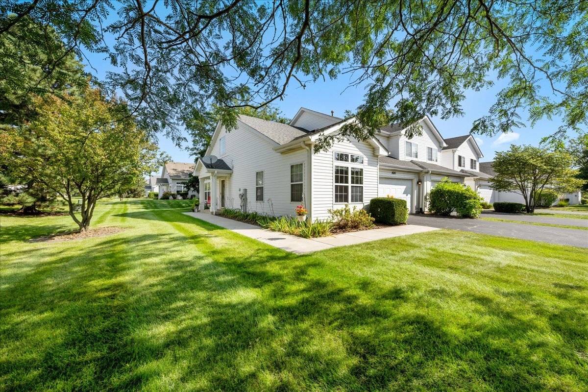 1641 Abington LN, North Aurora, IL 60542