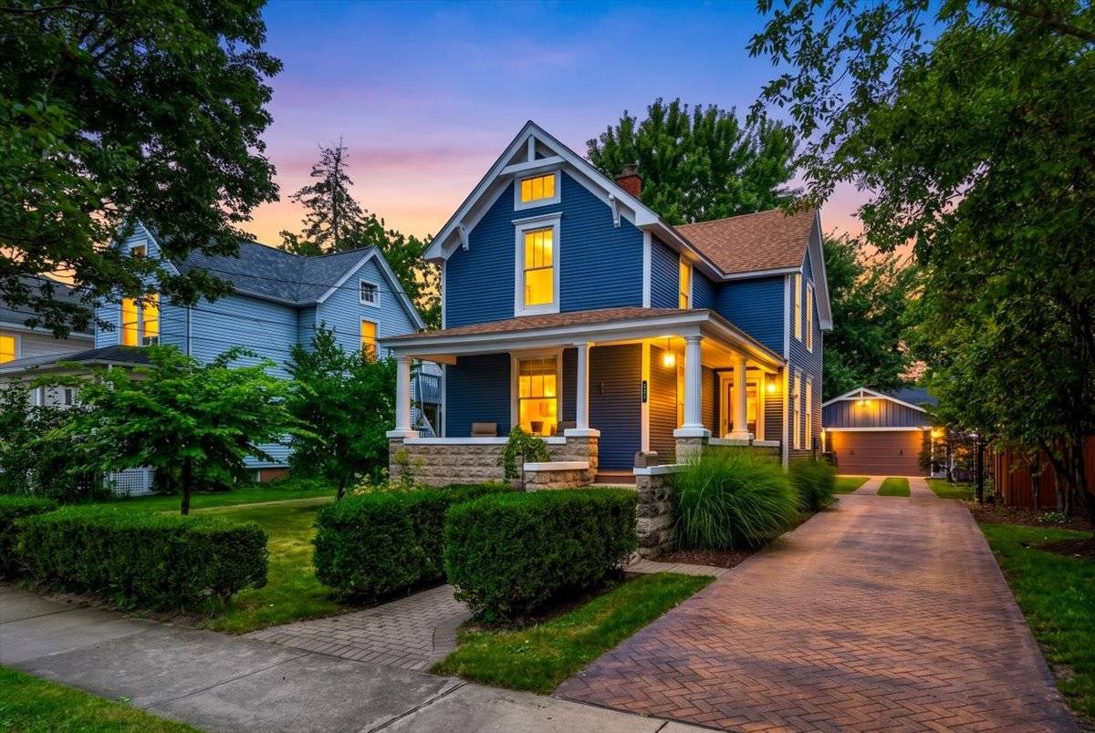 321 North AVE, Naperville, IL 60540