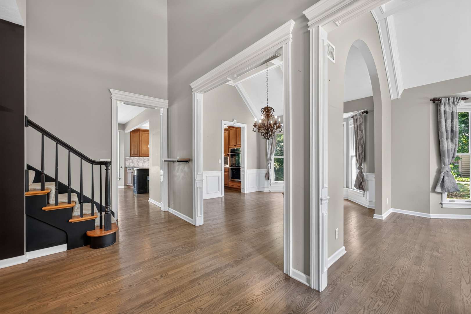 305 Windsor CIR, St. Charles, IL 60175