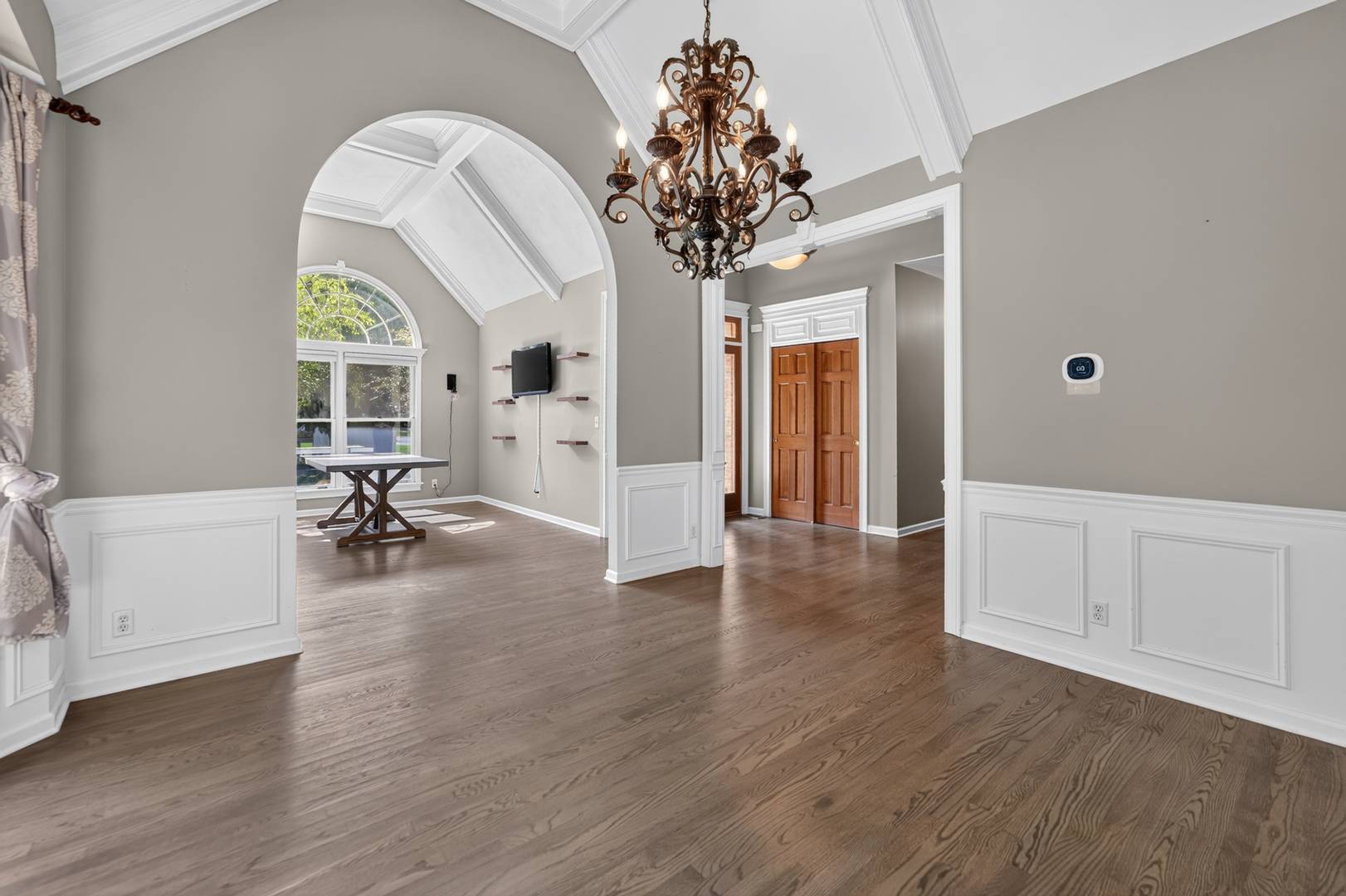 305 Windsor CIR, St. Charles, IL 60175