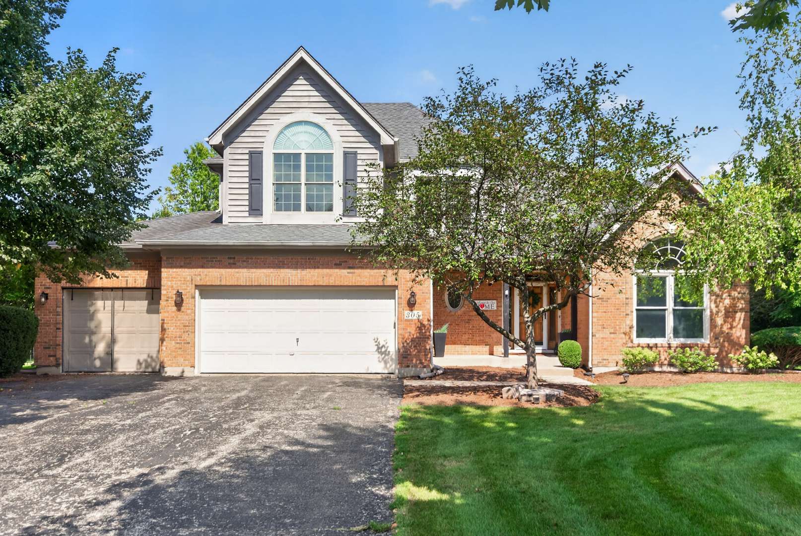 305 Windsor CIR, St. Charles, IL 60175