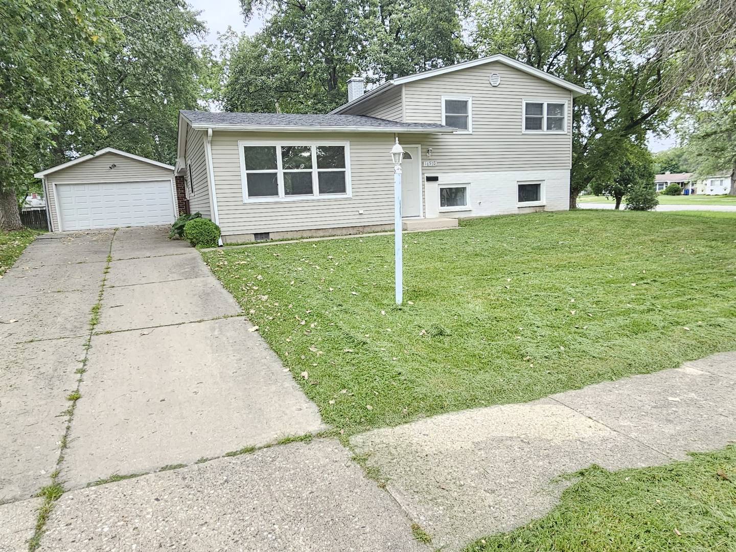 18570 W Pamela PL, Gurnee, IL 60031