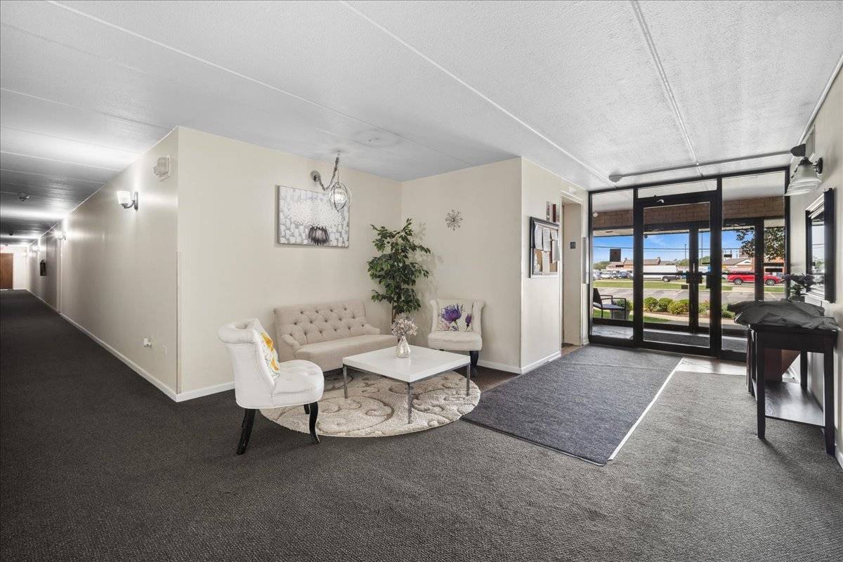 130 E Grand AVE #108, Elmhurst, IL 60126