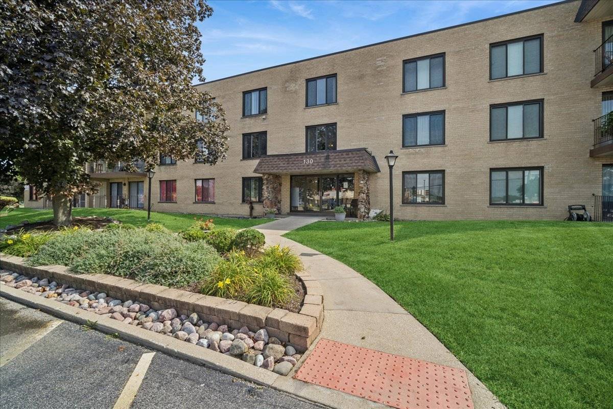 130 E Grand AVE #108, Elmhurst, IL 60126