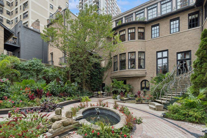 1355 N Astor ST #1, Chicago, IL 60610