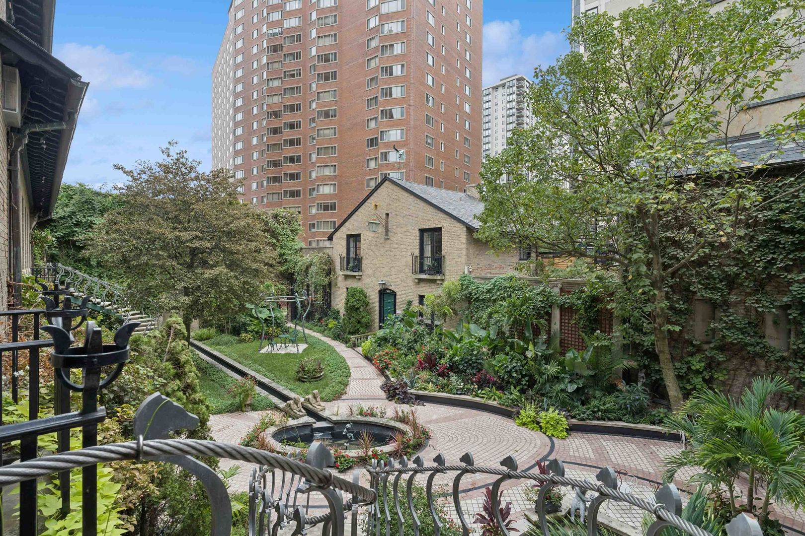 1355 N Astor ST #1, Chicago, IL 60610