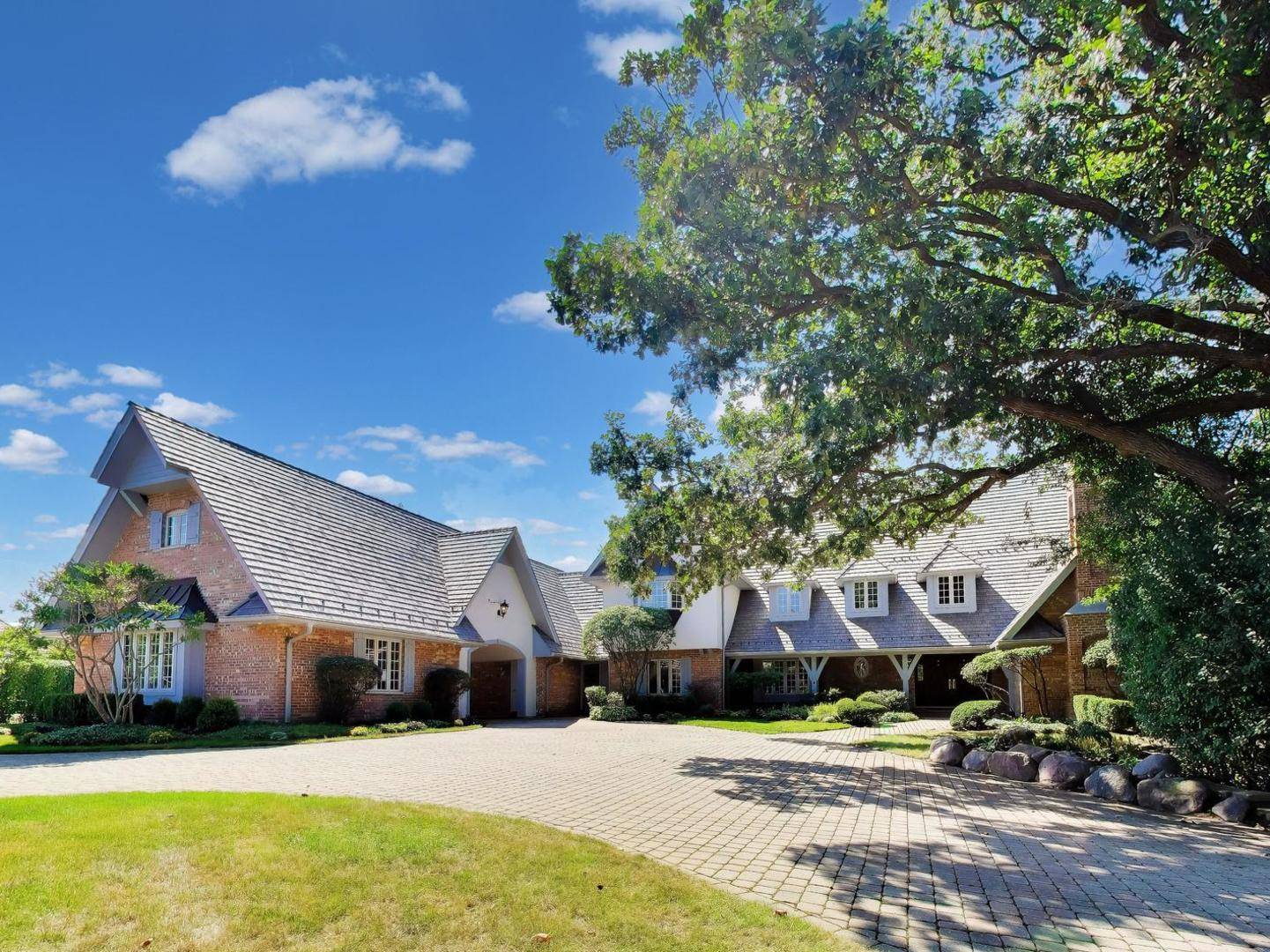 1400 Kurtis LN, Lake Forest, IL 60045