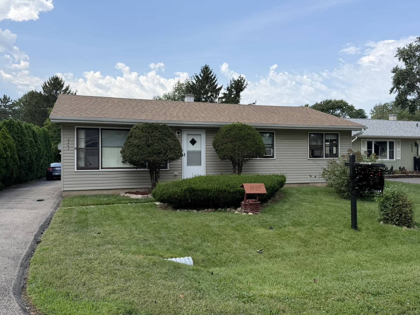 5507 Burwood RD, Oakwood Hills, IL 60013