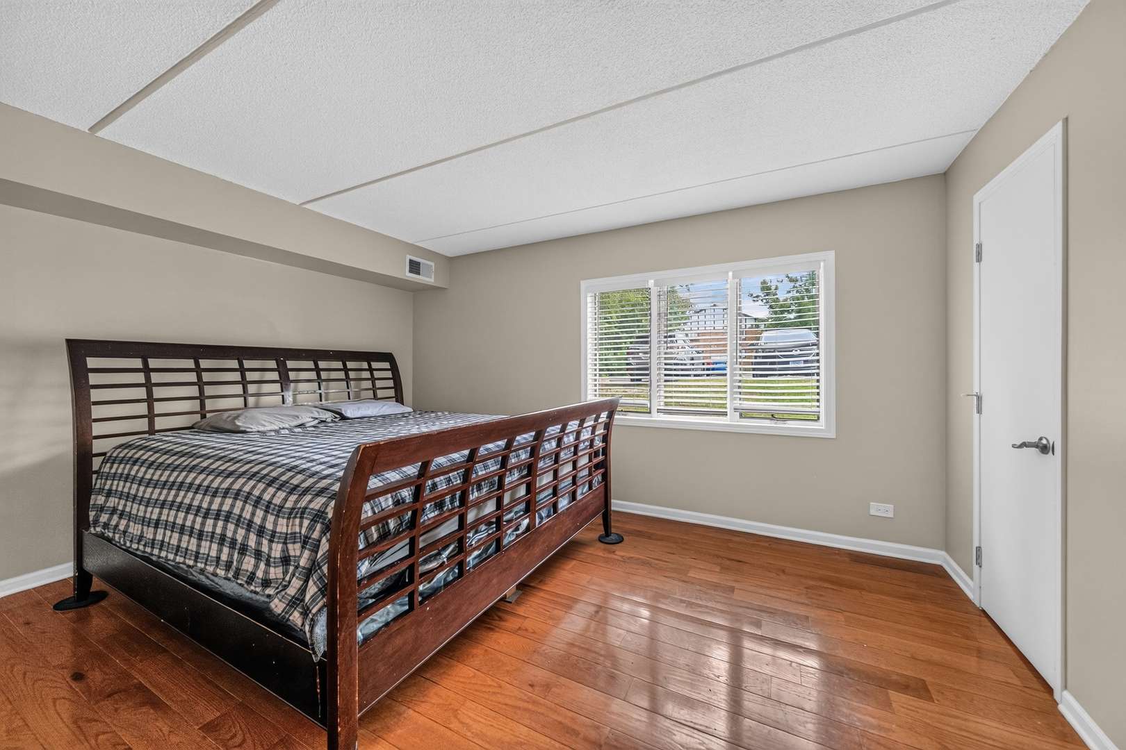 6816 Joliet RD #4, Indian Head Park, IL 60525