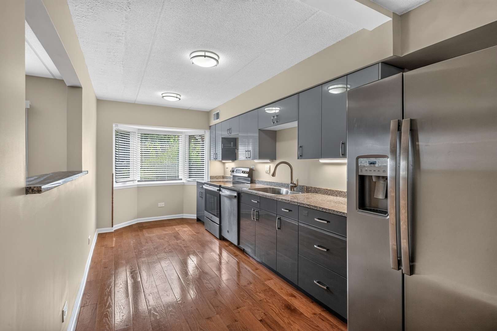 6816 Joliet RD #4, Indian Head Park, IL 60525