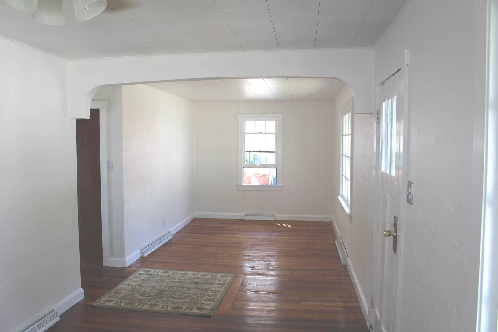 212 W White ST, Clinton, IL 61727