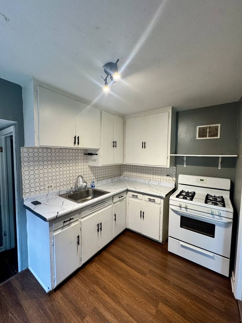 11312 S Avenue G, Chicago, IL 60617