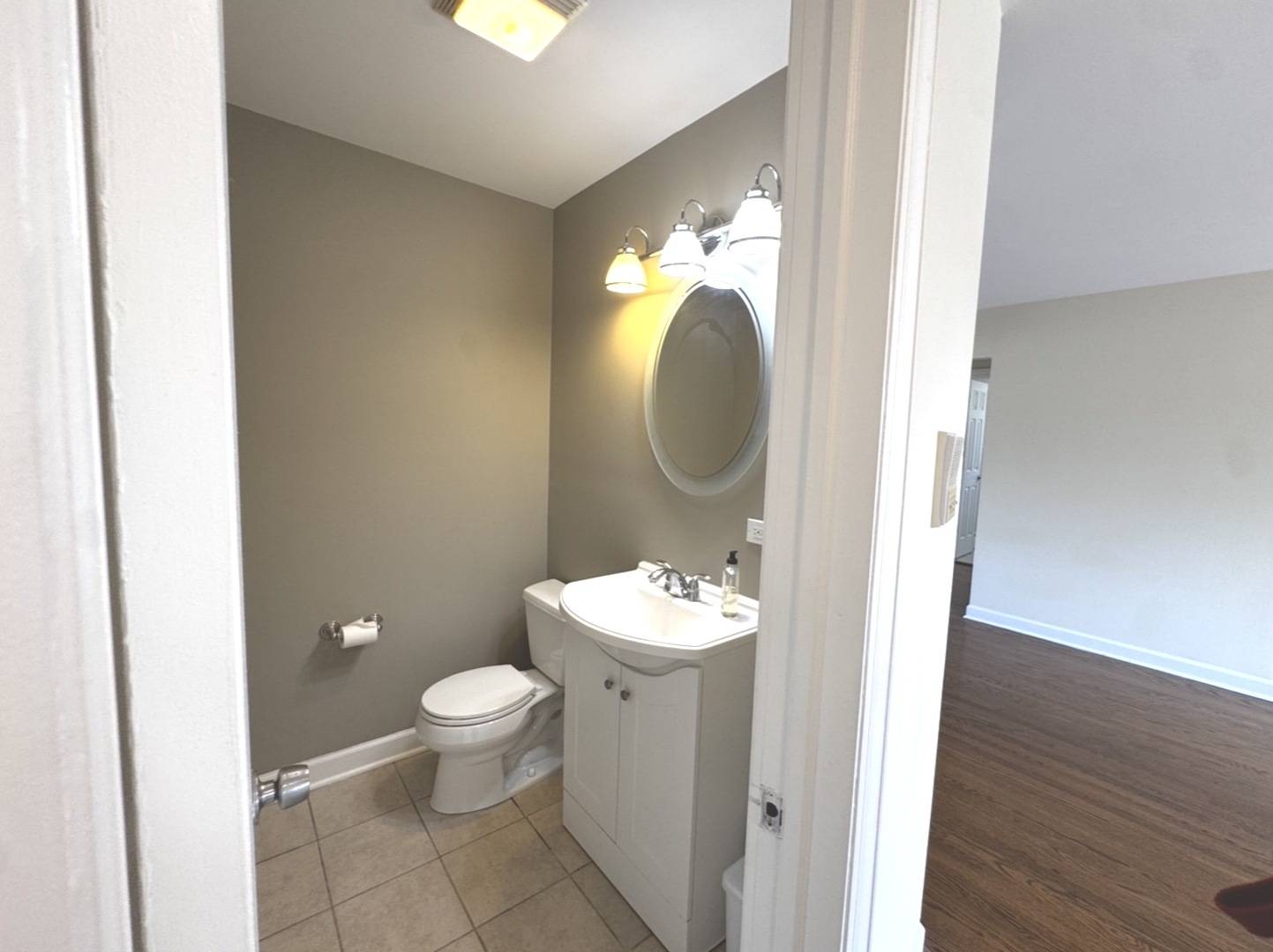 4842 Conrad ST #2, Skokie, IL 60077