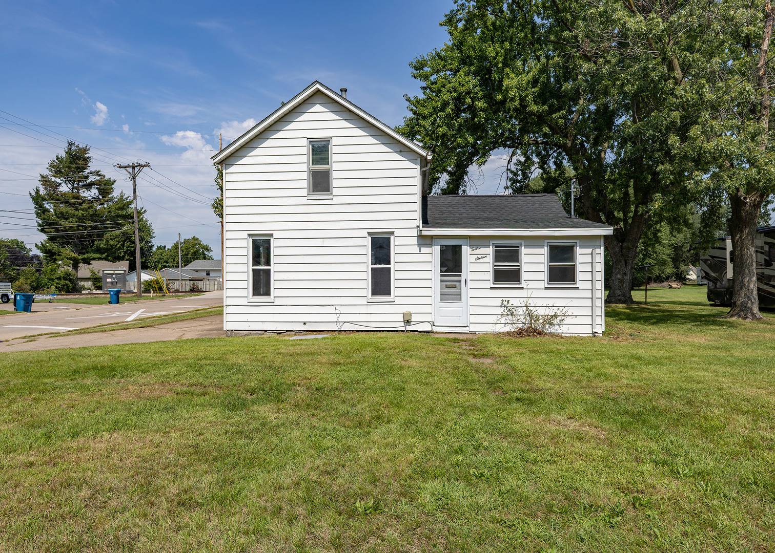1216 4th ST, Camanche, IA 52730