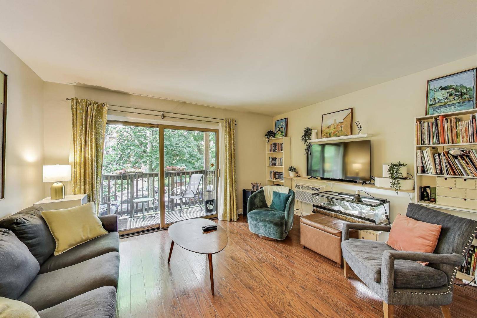 2619 W Agatite AVE #2A, Chicago, IL 60625