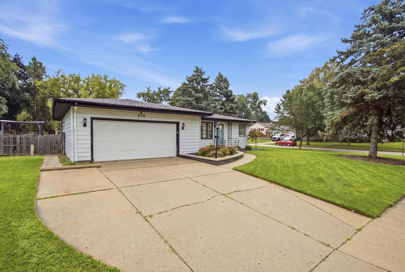 270 Berkshire DR, Crystal Lake, IL 60014