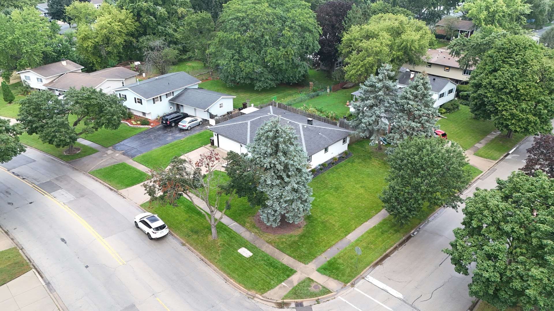 270 Berkshire DR, Crystal Lake, IL 60014