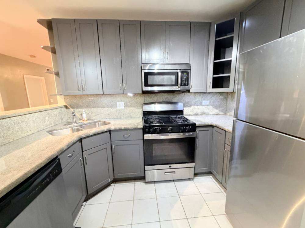 2222 W Rosemont AVE #2E, Chicago, IL 60659