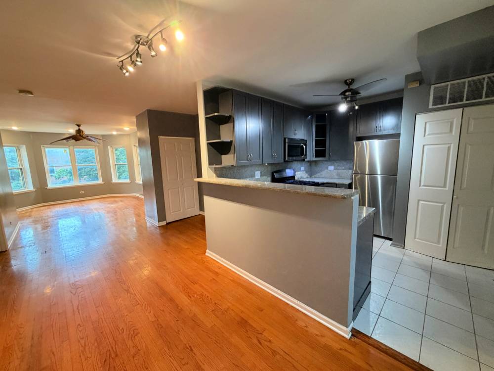 2222 W Rosemont AVE #2E, Chicago, IL 60659