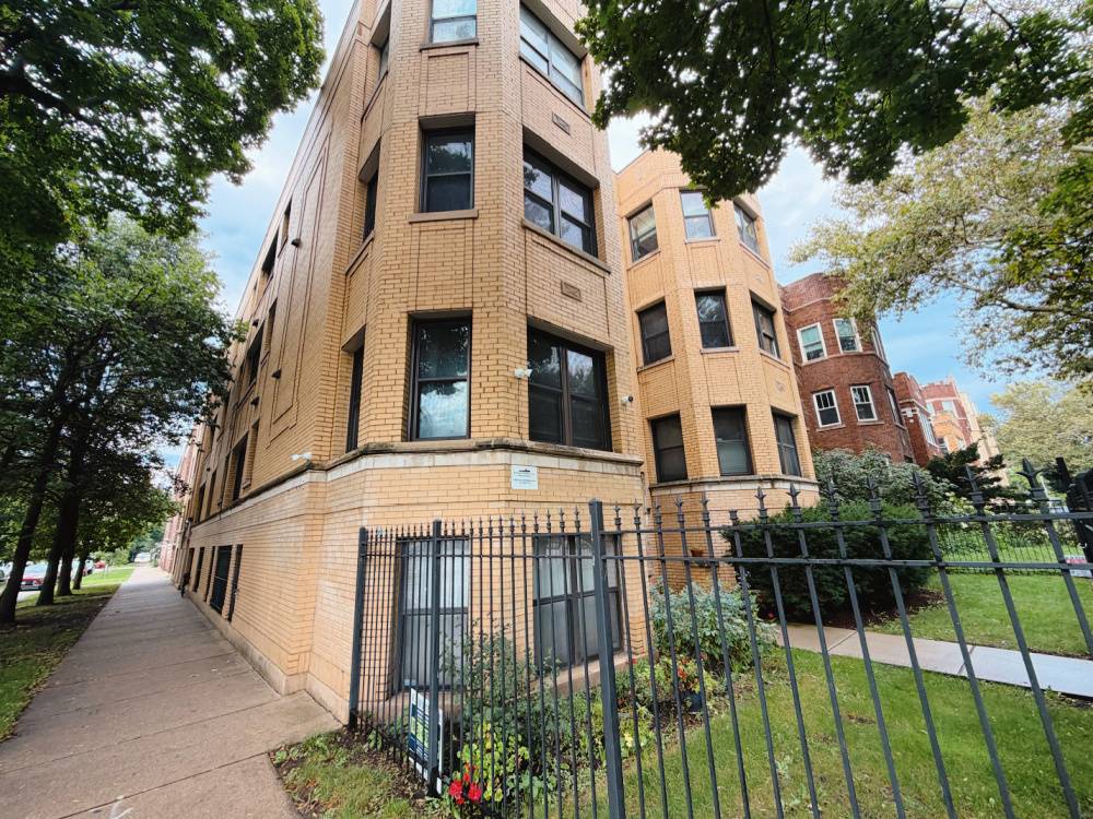 2222 W Rosemont AVE #2E, Chicago, IL 60659