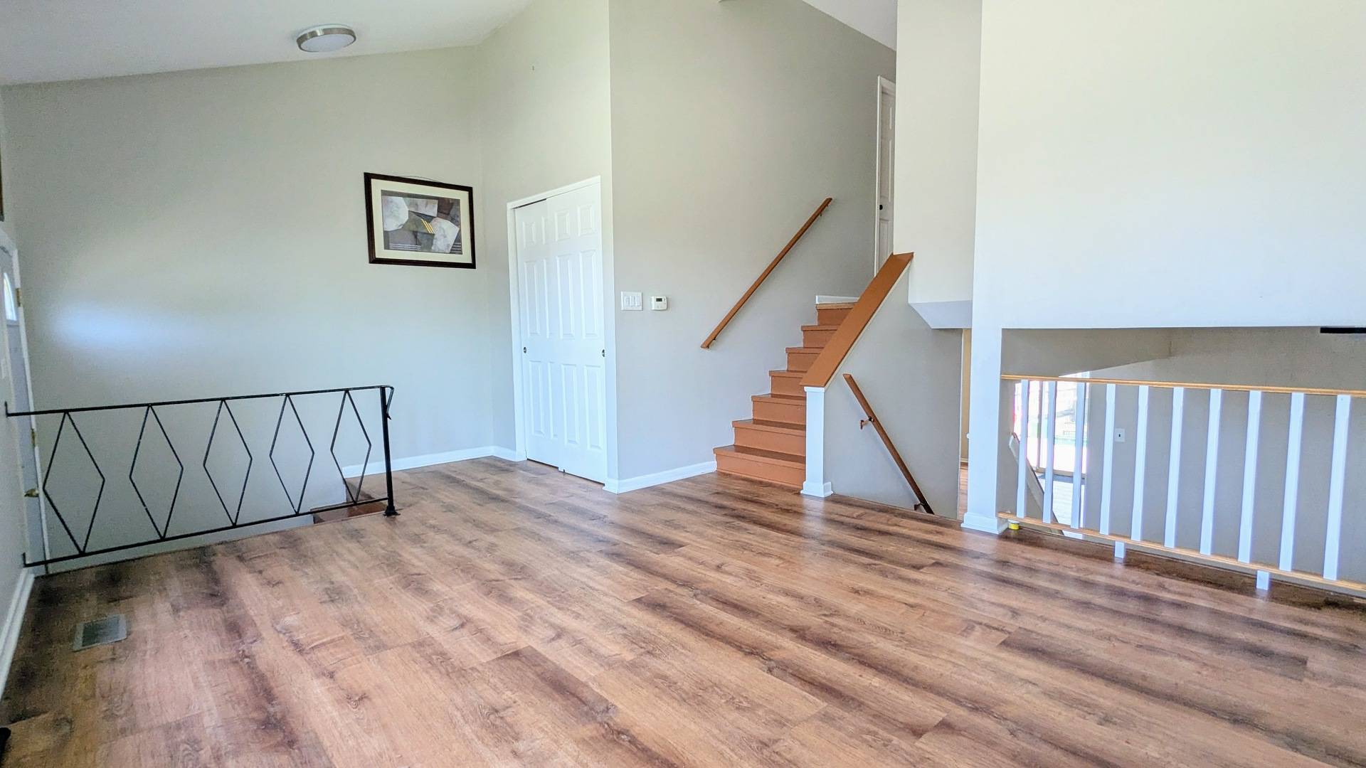 382 Dover DR, Des Plaines, IL 60018