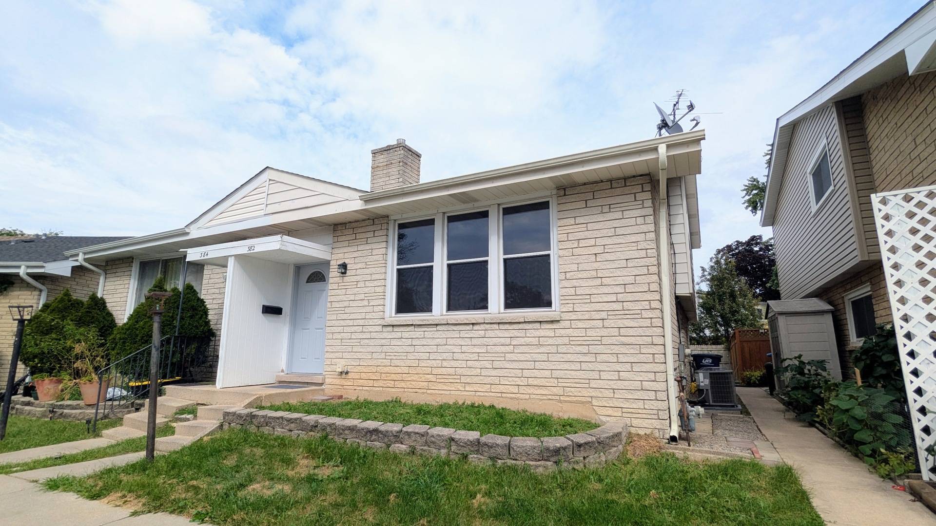 382 Dover DR, Des Plaines, IL 60018