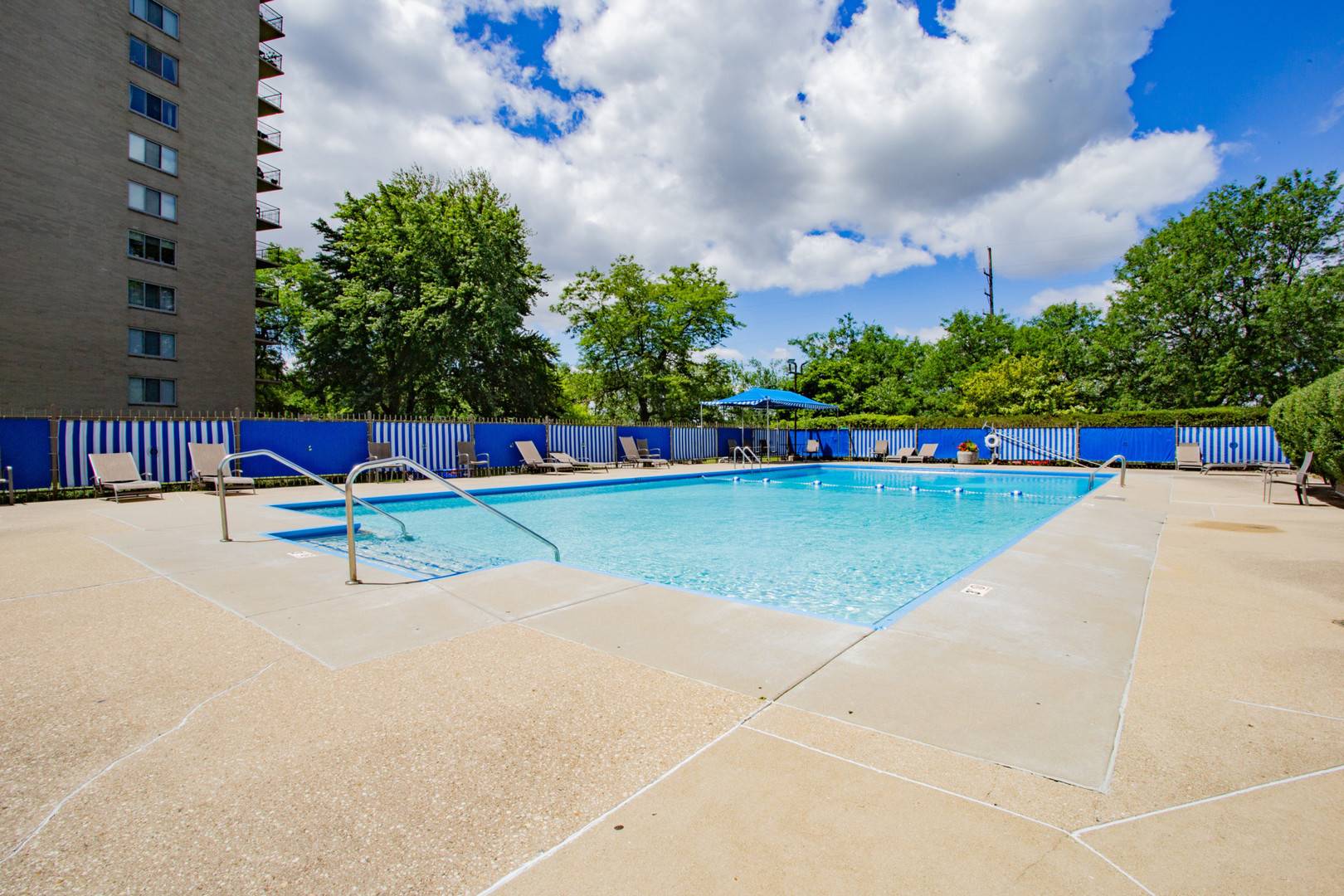 7033 N Kedzie AVE #303, Chicago, IL 60645