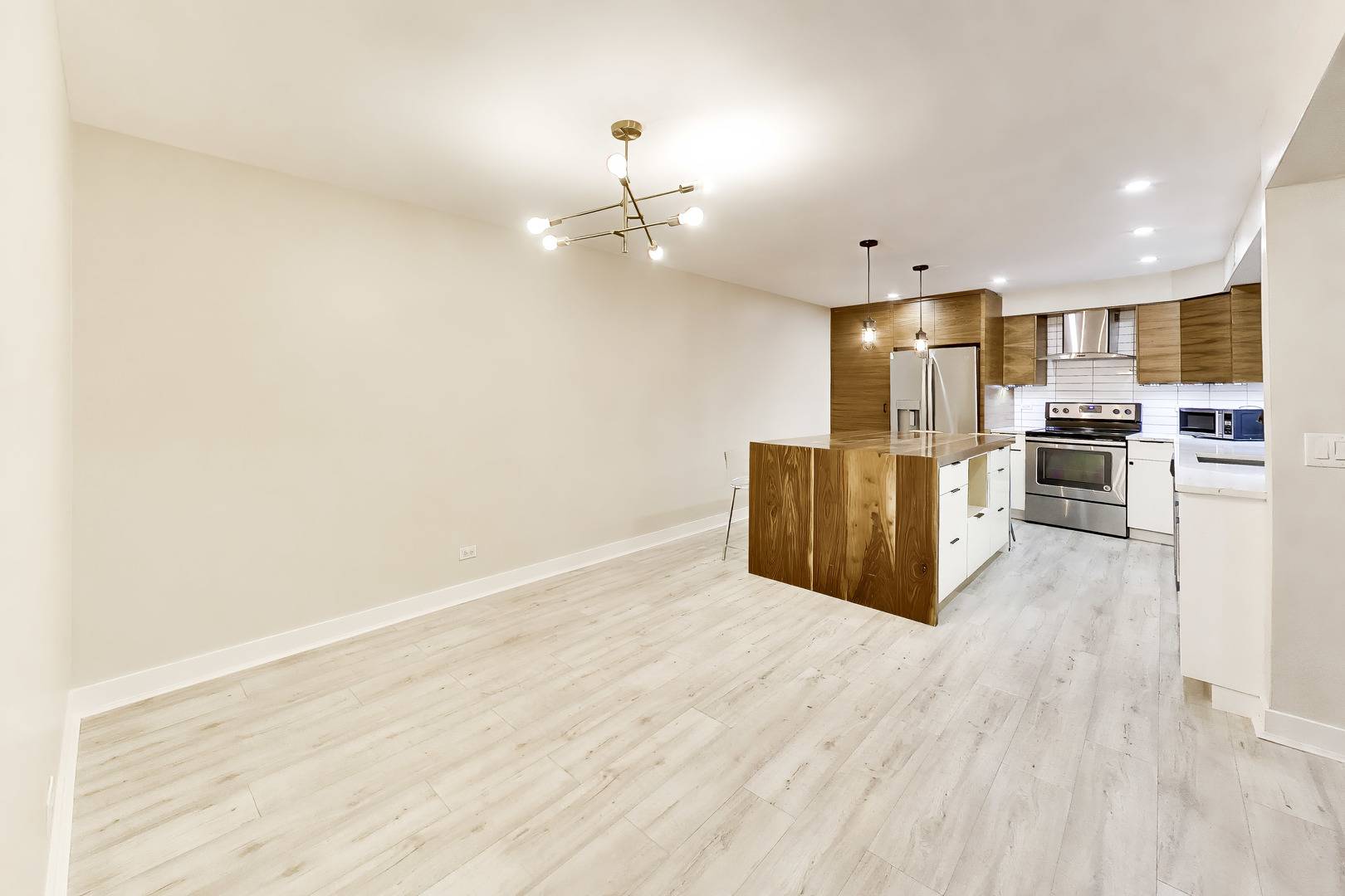 1030 S Fernandez AVE #2B, Arlington Heights, IL 60005