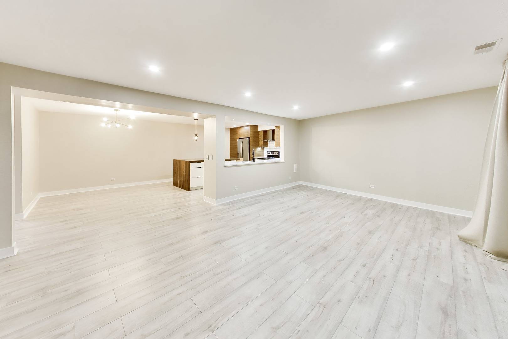 1030 S Fernandez AVE #2B, Arlington Heights, IL 60005