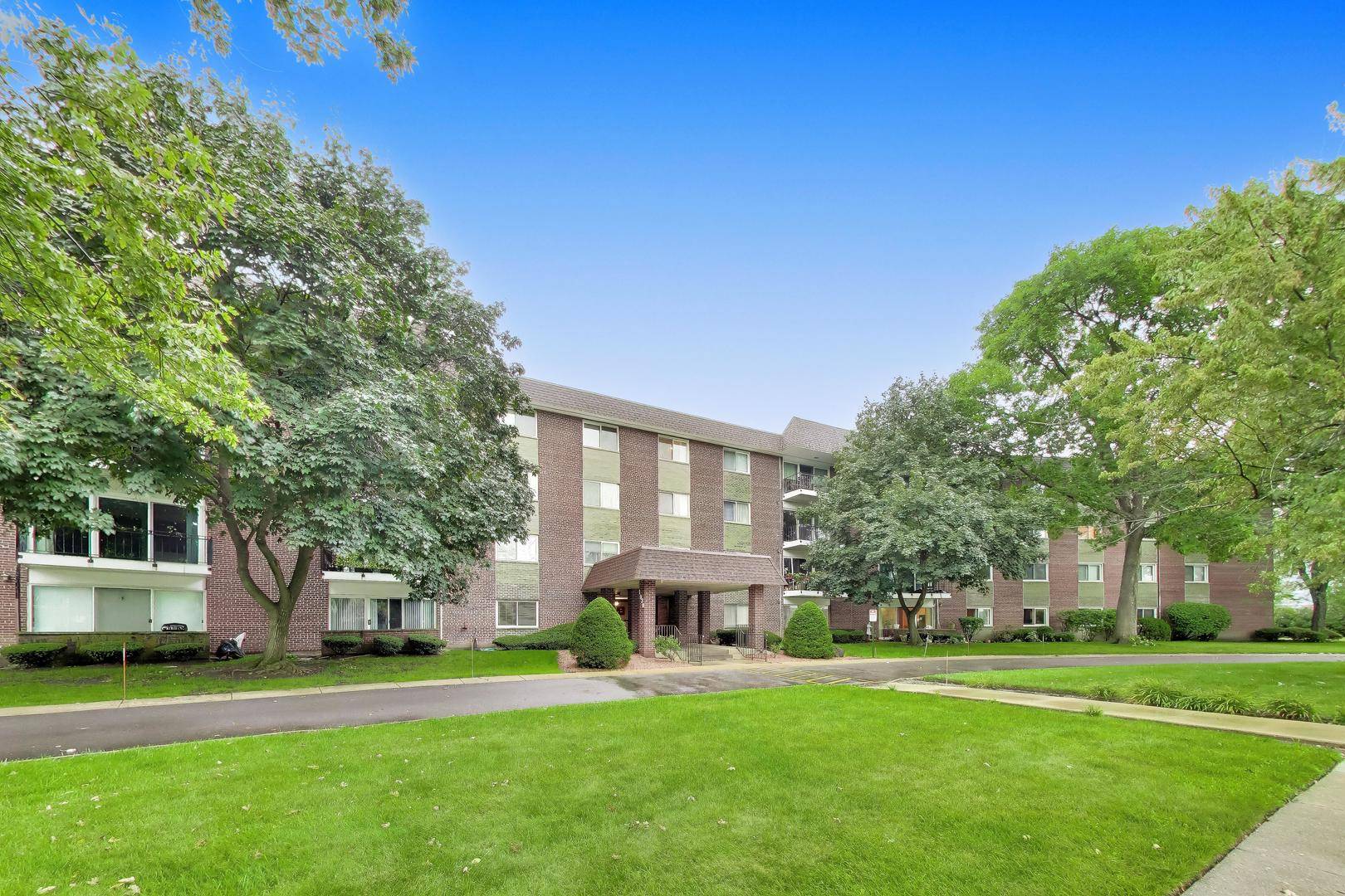 1030 S Fernandez AVE #2B, Arlington Heights, IL 60005