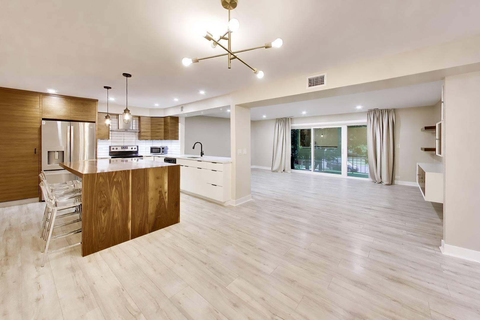 1030 S Fernandez AVE #2B, Arlington Heights, IL 60005