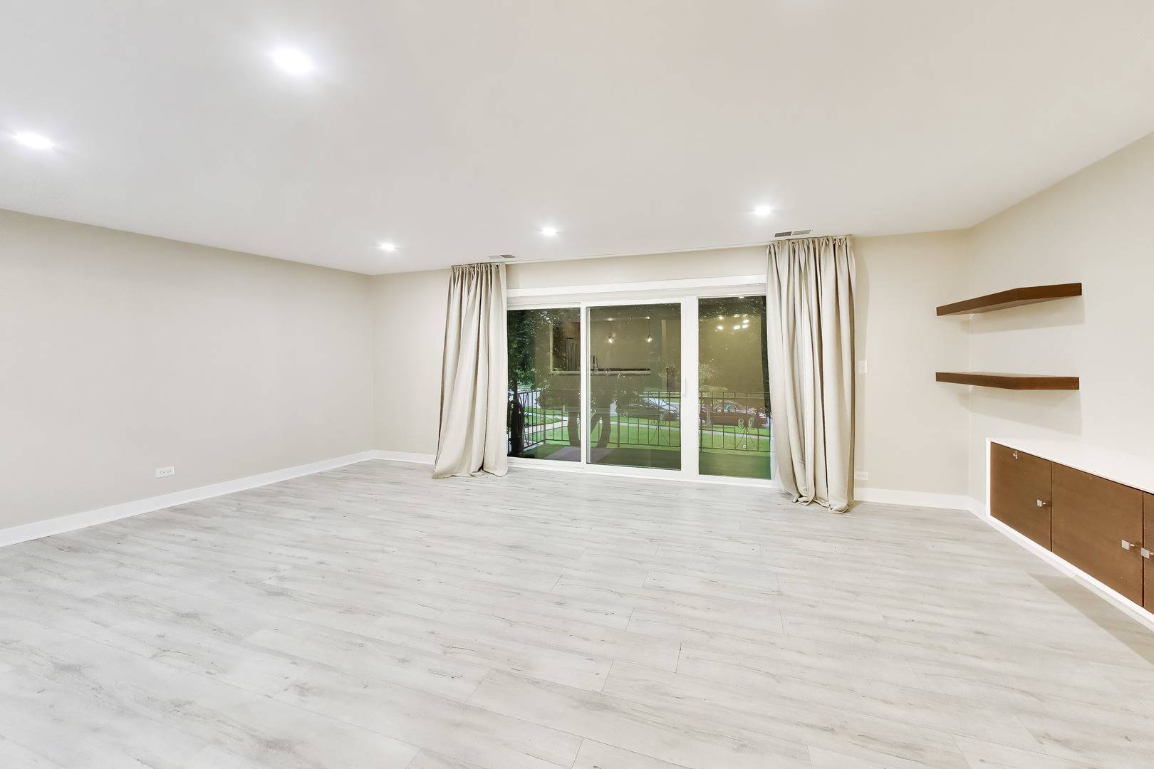 1030 S Fernandez AVE #2B, Arlington Heights, IL 60005