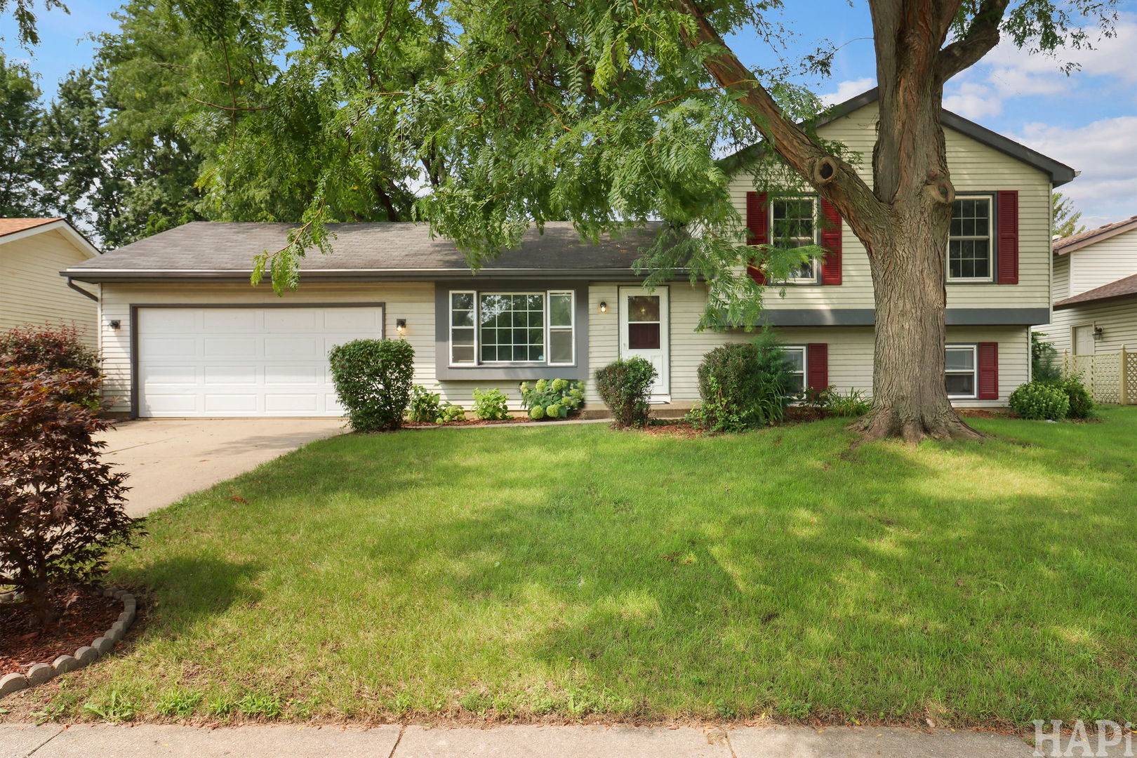 5014 W Greenbrier DR, Mchenry, IL 60050