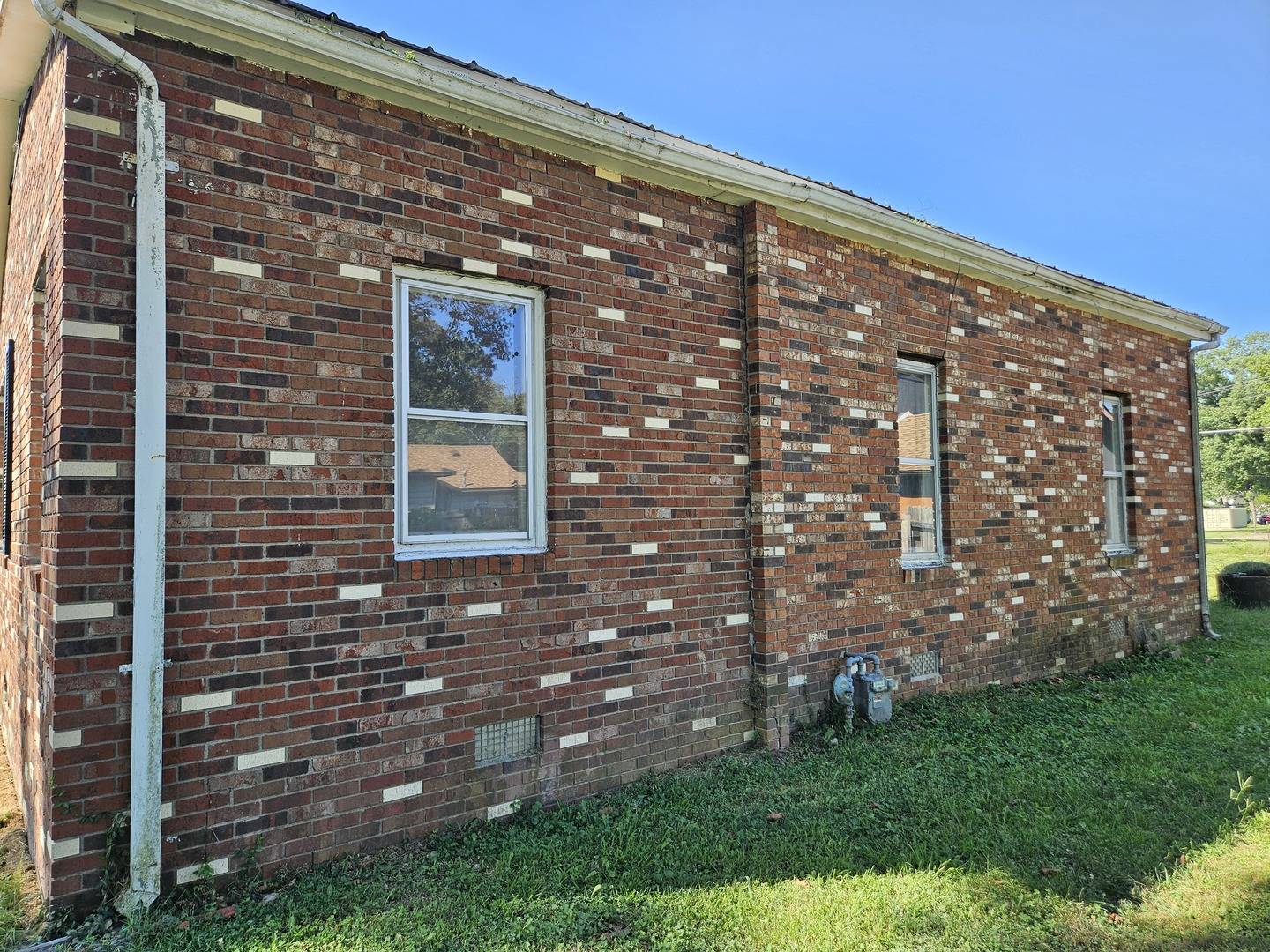 211 N Seba ST, Hurst, IL 62949