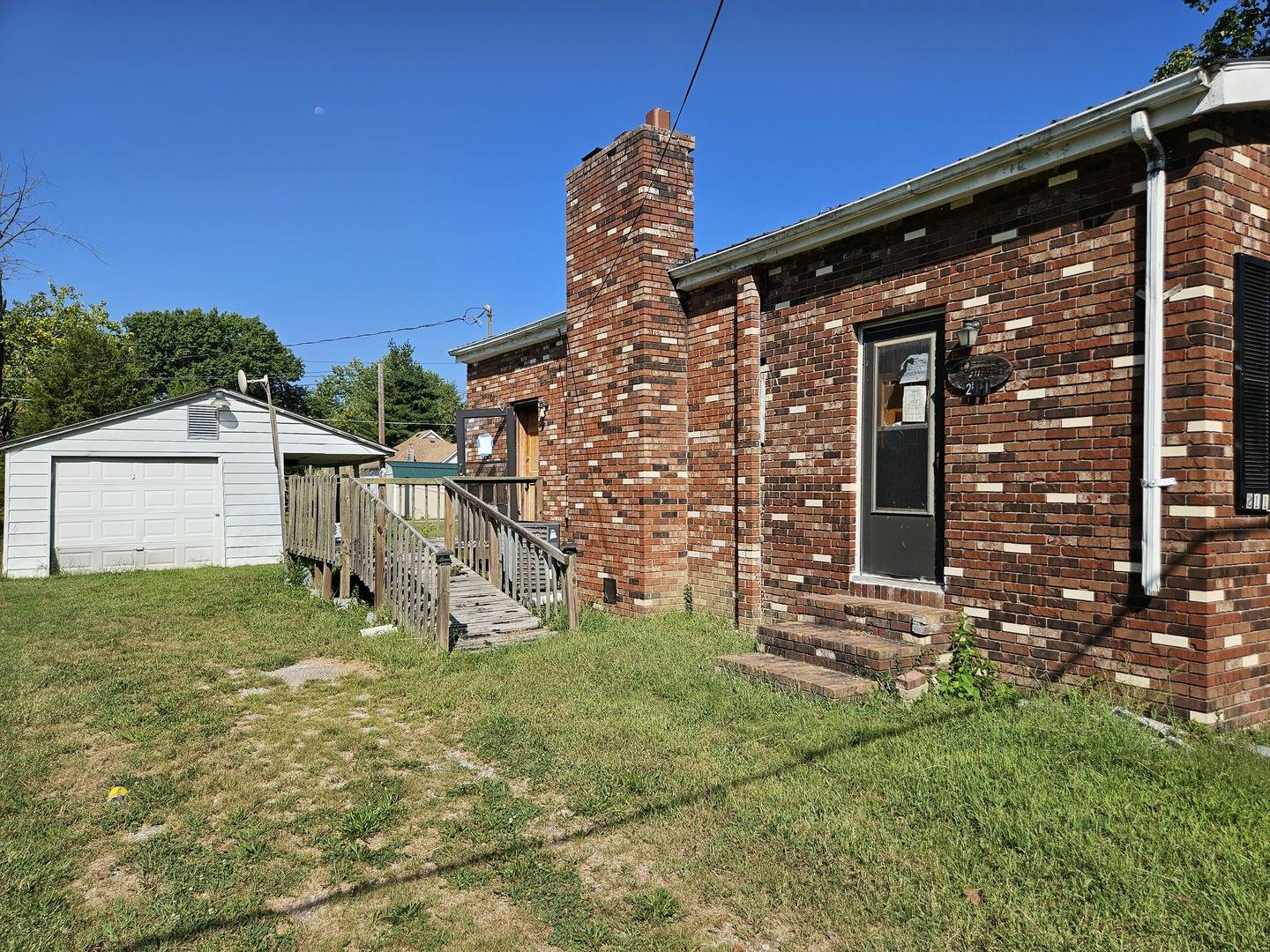 211 N Seba ST, Hurst, IL 62949