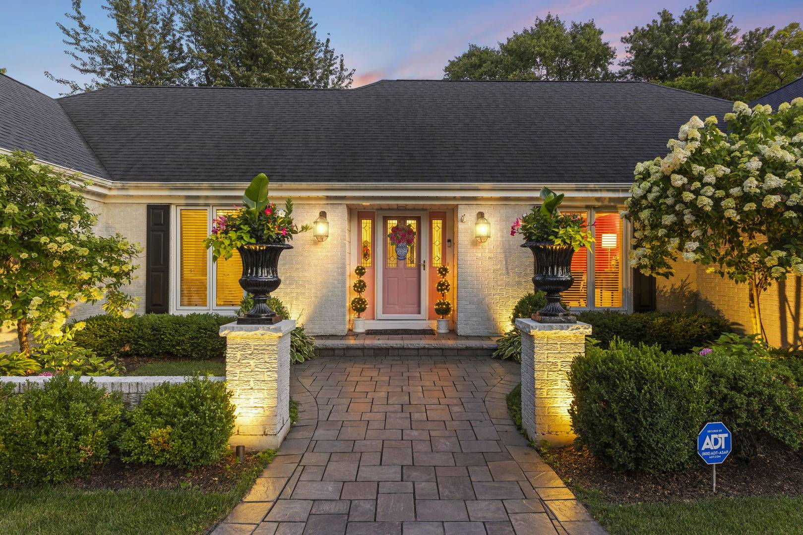 1010 Thunderbird LN, Naperville, IL 60563