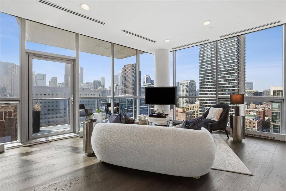 110 W Superior ST #1602, Chicago, IL 60654