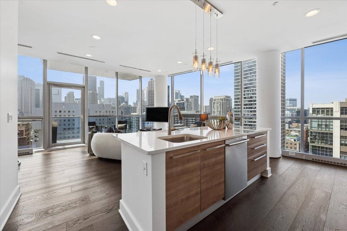 110 W Superior ST #1602, Chicago, IL 60654