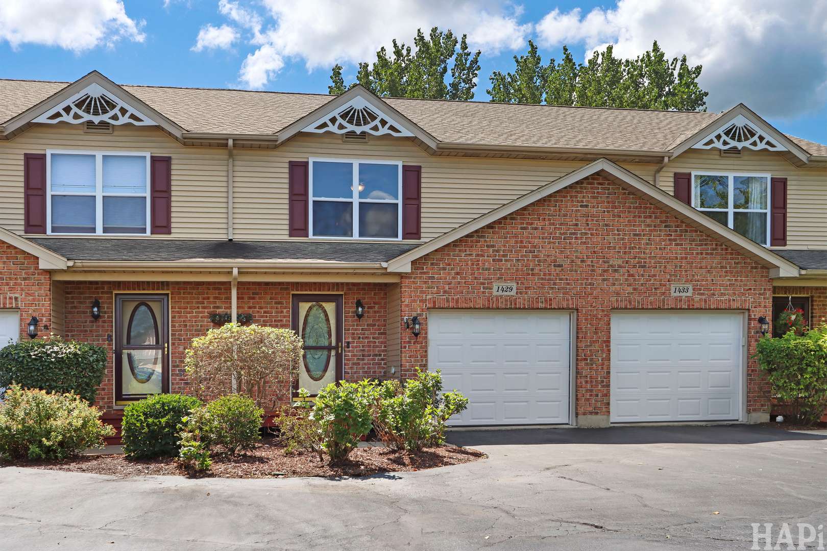 1429 Rhett PL, Woodstock, IL 60098