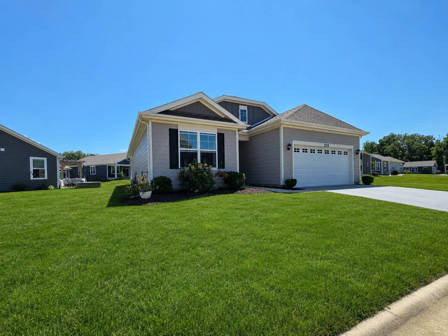 1200 Redtail CIR, Woodstock, IL 60098