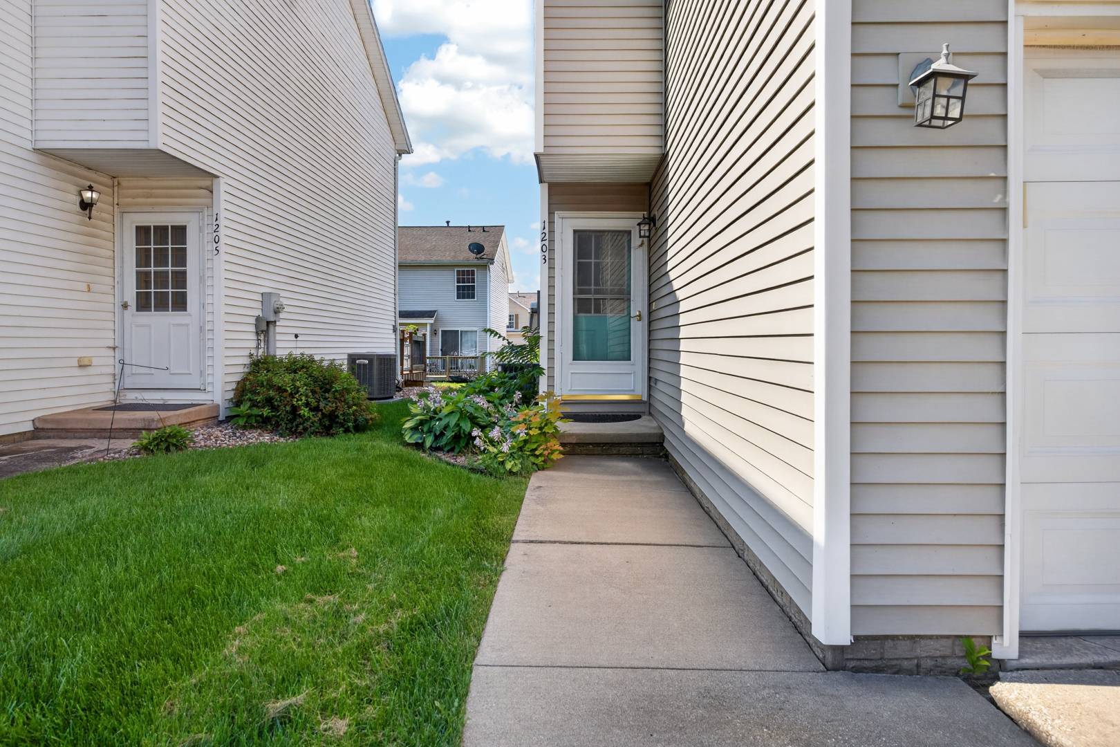 1203 Riviera DR, Bloomington, IL 61701