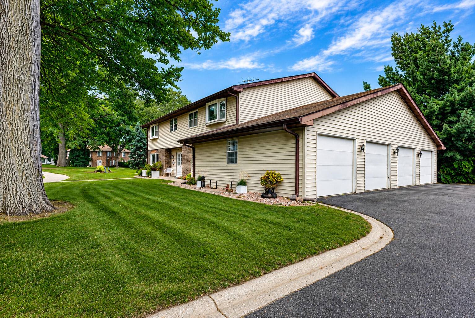 1845 Burgundy Street, Schererville, IN 46375
