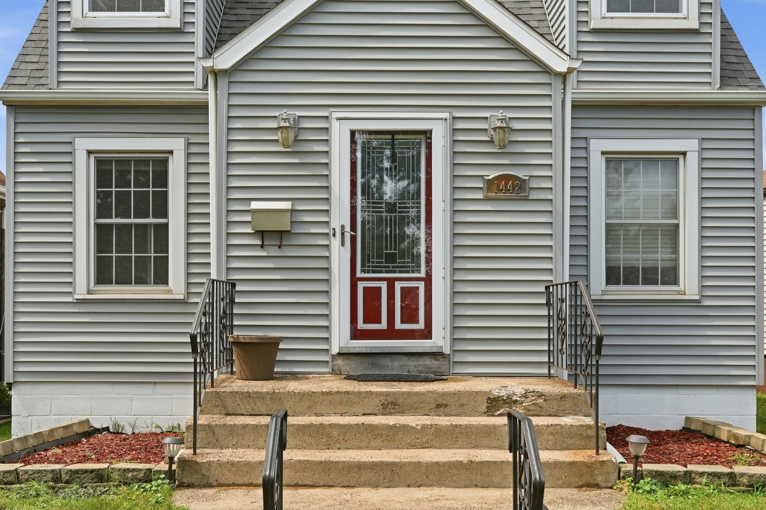 1442 Warwick Avenue, Whiting, IN 46394