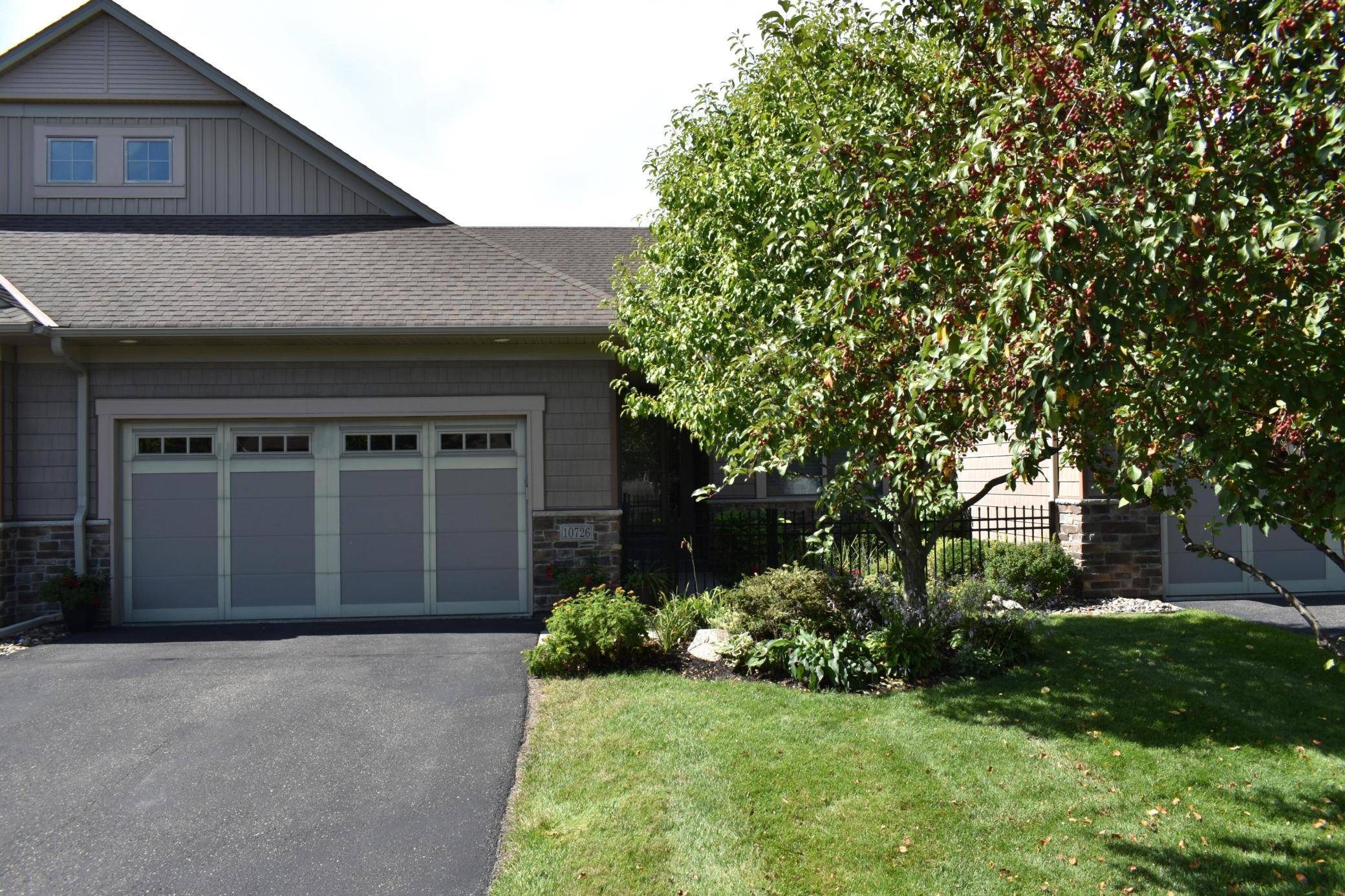10726 Lyndale Bluffs TRL, Bloomington, MN 55420