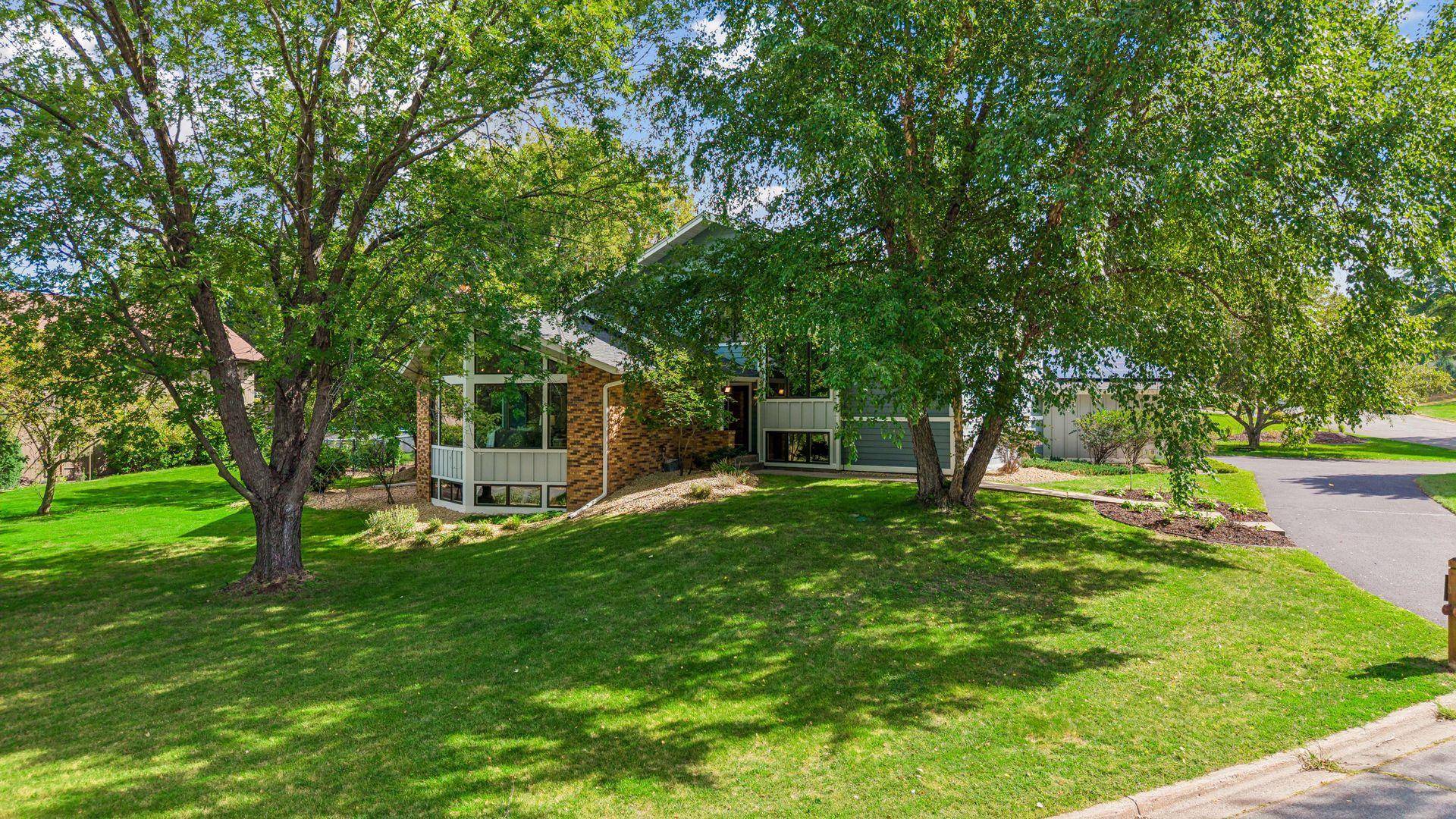 1728 Trail RD, Mendota Heights, MN 55118