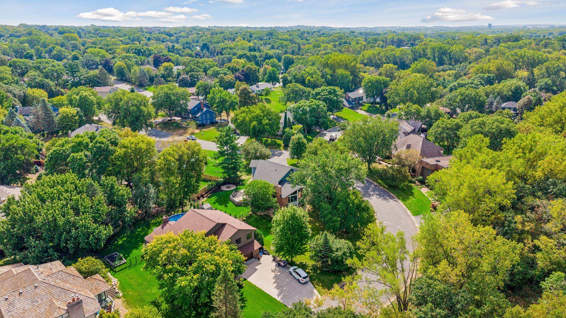 1728 Trail RD, Mendota Heights, MN 55118