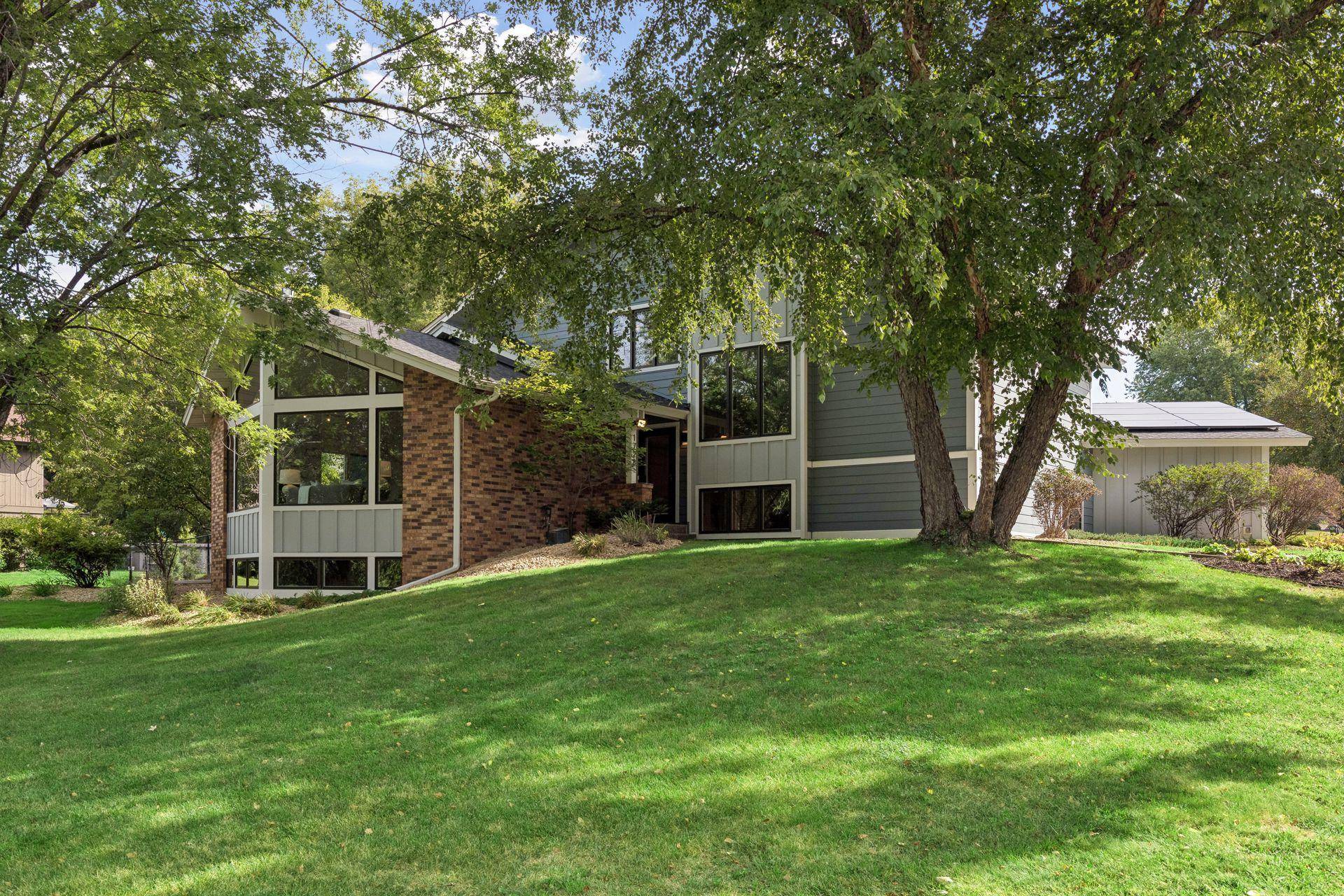 1728 Trail RD, Mendota Heights, MN 55118